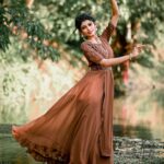 Shruthi Rajanikanth Instagram - Like a dry leaf beautifully abandoned 🍂🍂 📸 @amalrajsby mua @stylishladies_saloon_and_spa costume @alank_ritaboutique