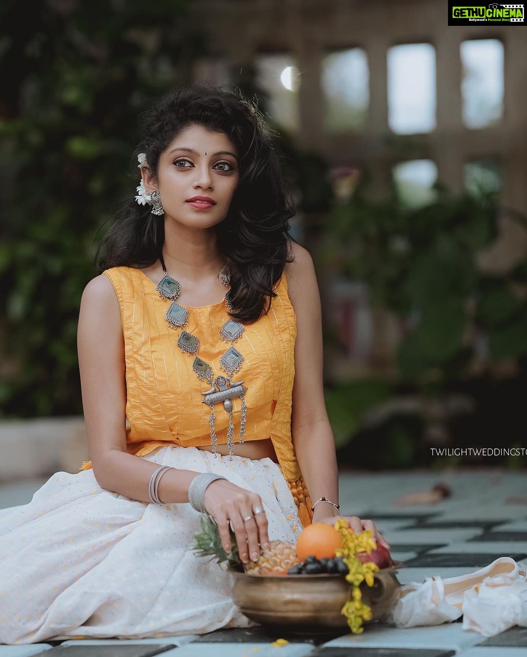 Shruthi Rajanikanth Instagram - Wrapped 🌼✨ 📸 @_twilightweddingstories mua @magnificentmakeupstudio