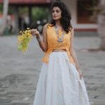 Shruthi Rajanikanth Instagram - Vishu morning 🌼🦋 📸 @_twilightweddingstories mua @magnificentmakeupstudio