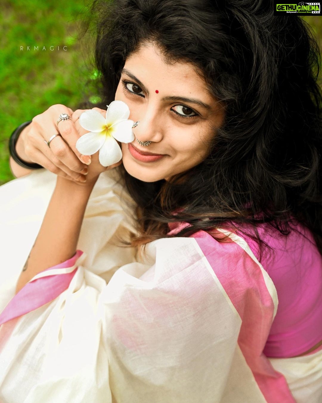 Shruthi Rajanikanth Instagram - Wishing you all a peaceful vishu β¨πΌπ» πΈ @the_______survivor
