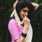 Shruthi Rajanikanth Instagram - Wishing you all a peaceful vishu ✨🌼🌻 📸 @the_______survivor