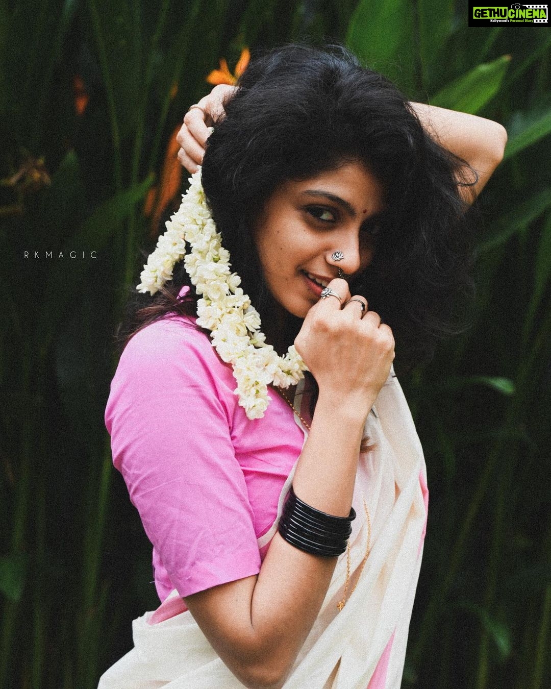 Shruthi Rajanikanth Instagram - Wishing you all a peaceful vishu β¨πΌπ» πΈ @the_______survivor
