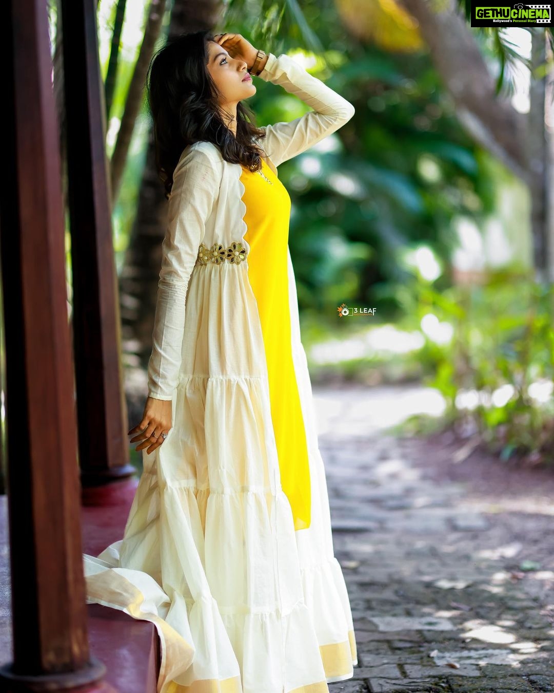 Shruthi Rajanikanth Instagram - Obsessed 😍. 📸 @3leaf_photography Mua @merinmetildamua Costume @aimas_designz