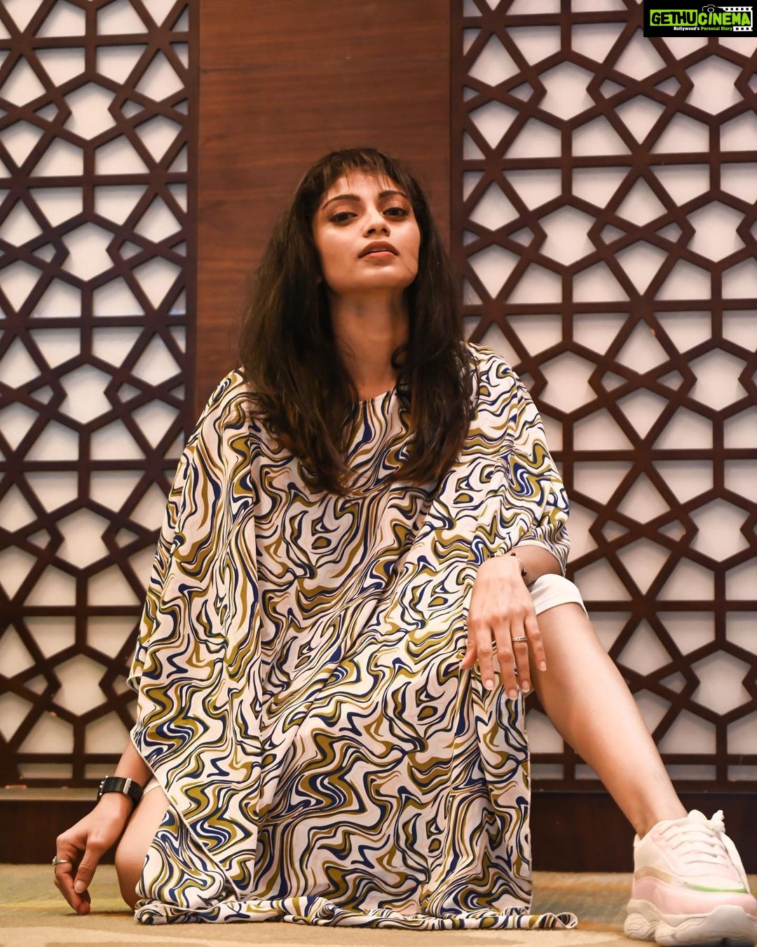 Shruthi Rajanikanth Instagram - A comfy cloth shows different side of us 💪🏽 thank you @melora_fashions for this costume Mua @arun_pra.kash @reshmanandhagopu_mua 📸 @the_______survivor #neeraja #promotion #lovelydress #bangs Coral Isle Kochi