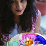 Shruthi Rajanikanth Instagram - Advance holi wishes😍💚💜💙💛🤍 📸 @nomadic_frames