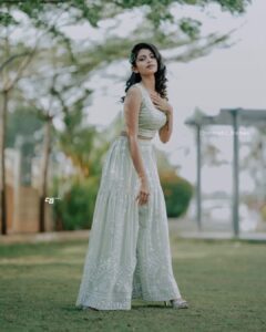 Shruthi Rajanikanth Instagram - An elegant dress gives the dominance feel😎🔥 Thank you @anmazingfactory for this dress Mua @sooryakrishna 📸 @aline_varghese_joseph Special thanks @nomadic_frames 🎨 @colour_gallery
