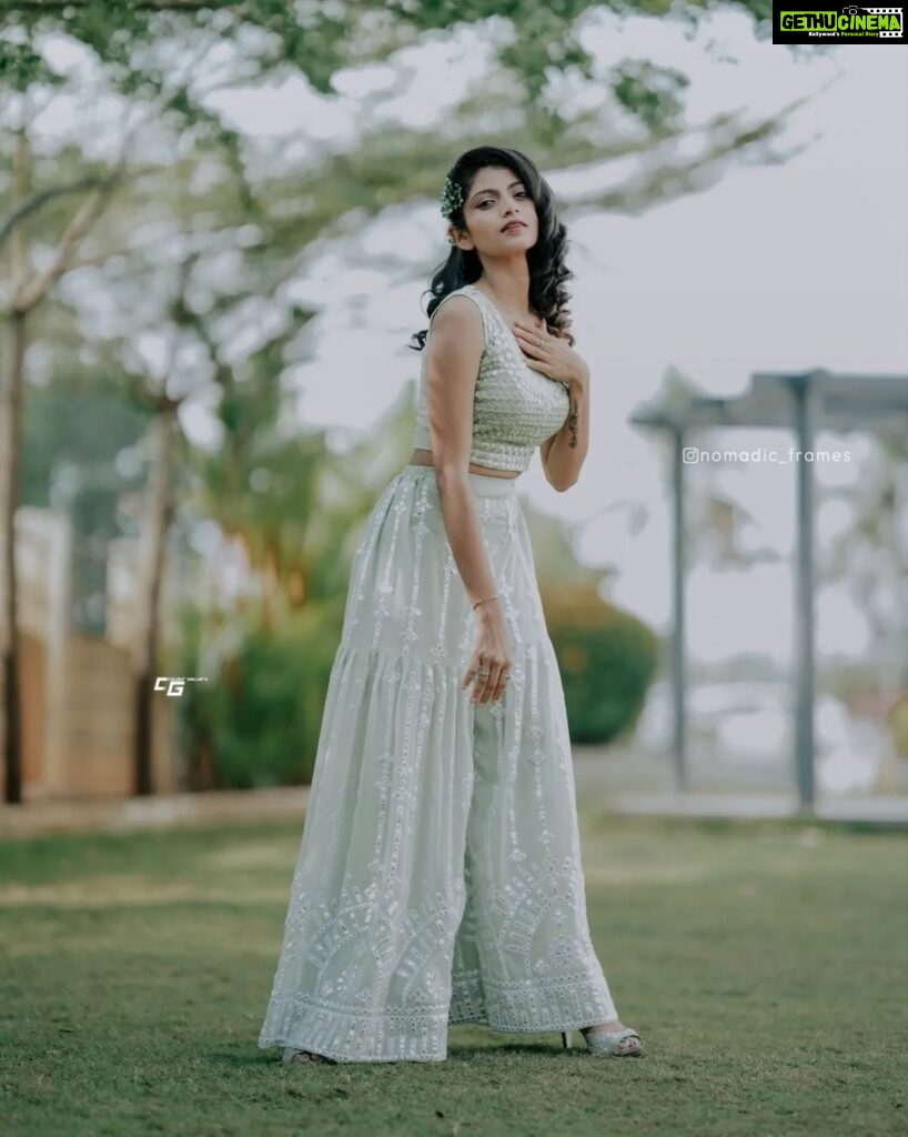 Shruthi Rajanikanth Instagram - An elegant dress gives the dominance feel😎🔥 Thank you @anmazingfactory for this dress Mua @sooryakrishna 📸 @aline_varghese_joseph Special thanks @nomadic_frames 🎨 @colour_gallery