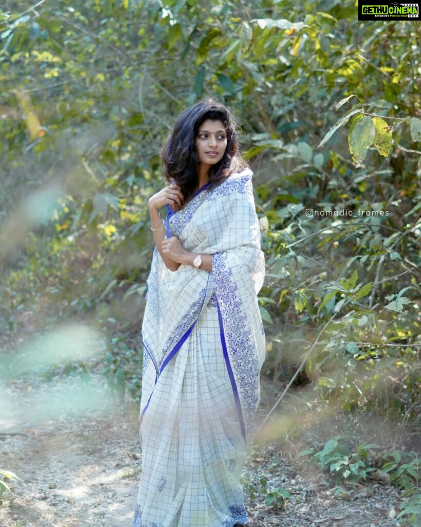 Shruthi Rajanikanth Instagram - പ്രണയിനി ❤🌹 Costume @kerala_bygone_fashion 📸 @nomadic_frames