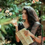 Shruthi Rajanikanth Instagram - 🍂 ഇതളുകൾ ☘️🍀 📸 @adarsh_thamarakshan costume @suruma_designer_hub special thanks @styledbysavu Ambalapuzha