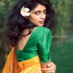 Shruthi Rajanikanth Instagram - ഒരു പുഷ്പം മാത്രം എൻ ❤ 📸 @nomadic_frames Blouse design by @thethread0flove