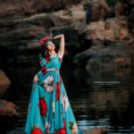 Shruthi Rajanikanth Instagram – ๓Ad㉫ ๓㉫ A ʙ㉫しÏv㉫r 🦋

📸Photography&colourists
@adarsh_thamarakshan

Mua @magnificentmakeupstudio

📽️Cinematography  @i_am_canon_lvr_
👗Costume @goodfind777
📷@chithradersh______catz_wed