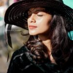 Shruthi Rajanikanth Instagram – 𝓣𝓱𝓮 𝓵𝓪𝓭𝔂 𝓲𝓷 𝓫𝓵𝓪𝓬𝓴 🖤

📸 @nomadic_frames
Edits @raihu__shemi ❤