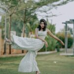 Shruthi Rajanikanth Instagram - An elegant dress gives the dominance feel😎🔥 Thank you @anmazingfactory for this dress Mua @sooryakrishna 📸 @aline_varghese_joseph Special thanks @nomadic_frames 🎨 @colour_gallery