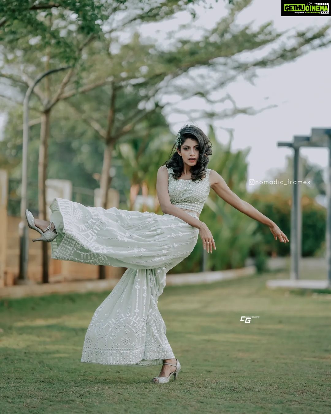 Shruthi Rajanikanth Instagram - An elegant dress gives the dominance feel๐๐ฅ Thank you @anmazingfactory for this dress Mua @sooryakrishna ๐ธ @aline_varghese_joseph Special thanks @nomadic_frames ๐จ @colour_gallery
