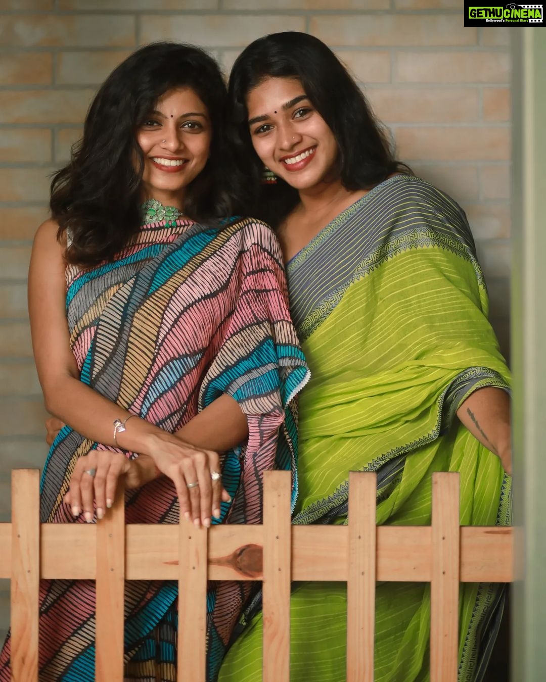 Shruthi Rajanikanth Instagram - Childhood friends <3 US . . . . . @adil.shan_ camera . . . #saree #sareelove #keralagram #instafashion #instadaily #sonyalpha #sony #photooftheday #aesthetic #light #lightroom #styling