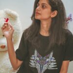 Shruthi Rajanikanth Instagram - Someone : Are you in pain?🥹 me : does it matter 😂🤡 costume @vanaghotra_store 📸 @the_______survivor DD Diamond Valley