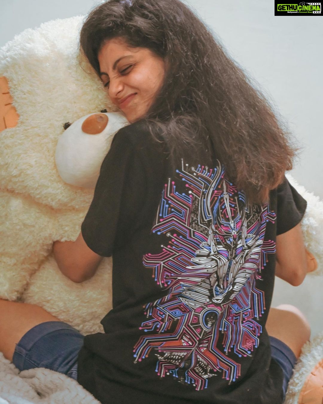 Shruthi Rajanikanth Instagram - Cute from outside complicated inside 🖤 thank you @vanaghotra_store for this “T” 📸 @the_______survivor DD Diamond Valley