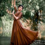 Shruthi Rajanikanth Instagram - Like a dry leaf beautifully abandoned 🍂🍂 📸 @amalrajsby mua @stylishladies_saloon_and_spa costume @alank_ritaboutique