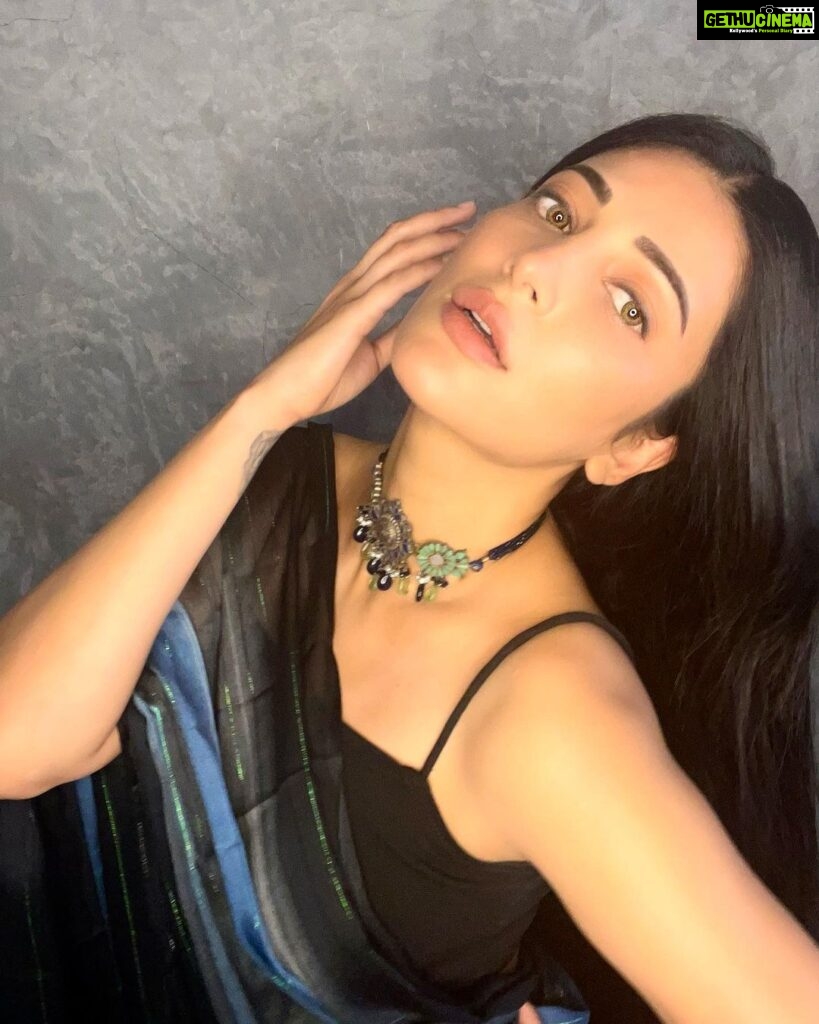 Shruti Haasan Instagram - Is it too late to say I’m saree ?😜😅