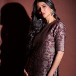 Shruti Haasan Instagram - 🤎🧱🍂 Suit set @payalkhandwala Earrings @sangeetaboochra @tinkara.retail Stylist @neeraja.kona Asst stylist @manogna_gollapudi Hair @noori_hairstylist Makeup @prakatwork Photographer @kalyanyasaswi