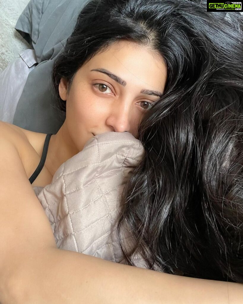 Shruti Haasan Instagram - I woke up this birthday blessed and happy and grateful beyond words for the life and love I have … every year I make a wish when I blow out my candles and this year instinctively I just wanted a wish for all of us to be happy literally everyone getting what they truly need - and I guess that’s what they meant about getting older and wiser 🤣 you soon realise that you are made up of the energy and world around you and you aren’t this solo warrior all the time .. I’m truly thankful for the beauty of the brilliant souls around me 🧿 on my birthday my wish for you is that you are seen that you are heard and that you are loved for the unique and lovely person you are