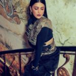 Shruti Haasan Instagram - 🖤🧿🌙 Styled by @profanayty Assisted by @whyshestyled Wearing @korvaiindia @_huemn @studio.metallurgy 📸 @mohitbhatia91 🏨 @theclaridgesnewdelhi 💇🏻‍♀️ @noori_hairstylist