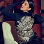 Shruti Haasan Instagram - 🖤🧿🌙 Styled by @profanayty Assisted by @whyshestyled Wearing @korvaiindia @_huemn @studio.metallurgy 📸 @mohitbhatia91 🏨 @theclaridgesnewdelhi 💇🏻‍♀️ @noori_hairstylist