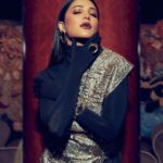 Shruti Haasan Instagram - 🖤🧿🌙 Styled by @profanayty Assisted by @whyshestyled Wearing @korvaiindia @_huemn @studio.metallurgy 📸 @mohitbhatia91 🏨 @theclaridgesnewdelhi 💇🏻‍♀️ @noori_hairstylist