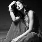 Shruti Haasan Instagram - 👋 from 2010 me No carbs - full 🔥 and lots to learn . . Currently also on a no carbs full 🔥 mindset with lots more to learn 😁🧿