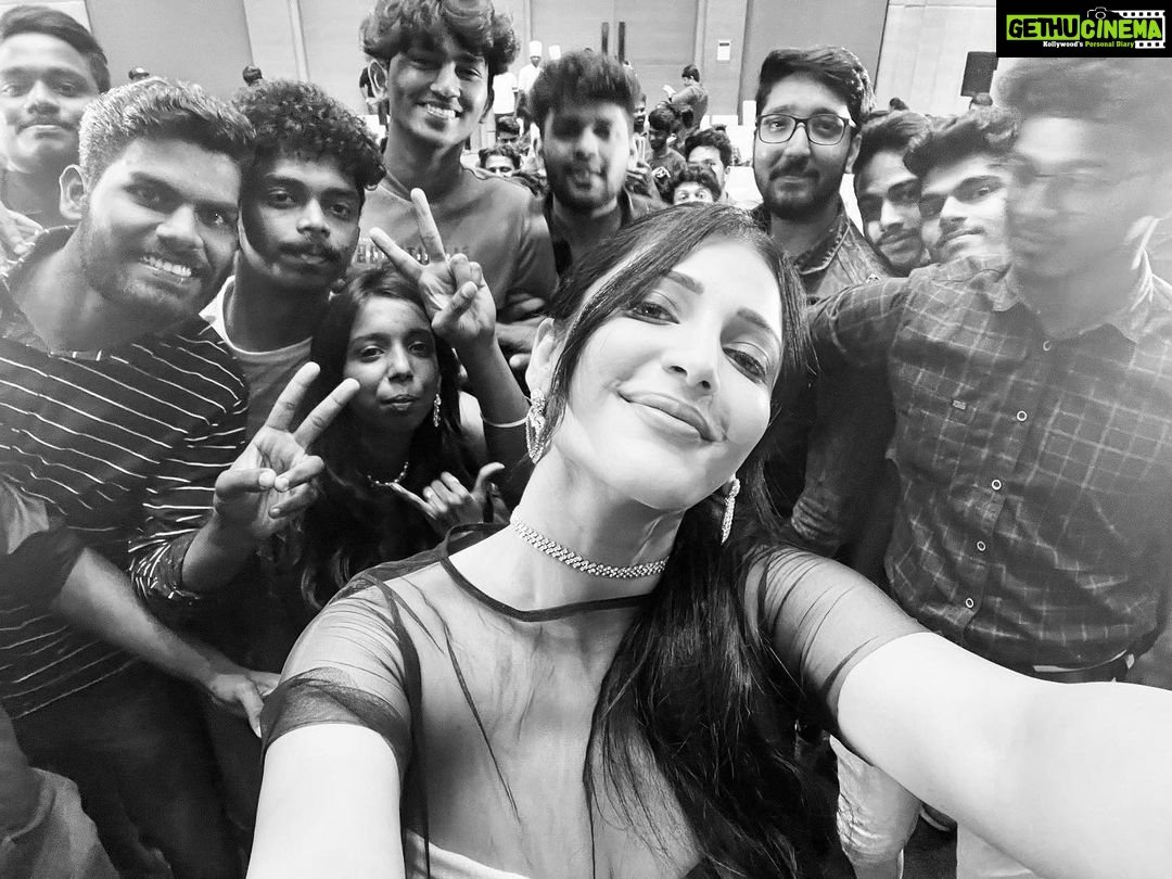 Shruti Haasan Instagram - It was so awesome meeting all of you in Chennai and interacting 🙏🖤 Thankyou for your love - tag yourselves by leaving a memory from today in the comments