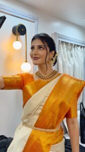 Shruti Haasan Instagram - 🧡 @shrutzhaasan . Makeup @devikajodhani Hair @noori_hairstylist Assisted @shreeyasalvi_ . #shrutihassan #bts #celebritymakeup #makeupbydevikajodhani #celebritymakeupartist #shrutihassanedit