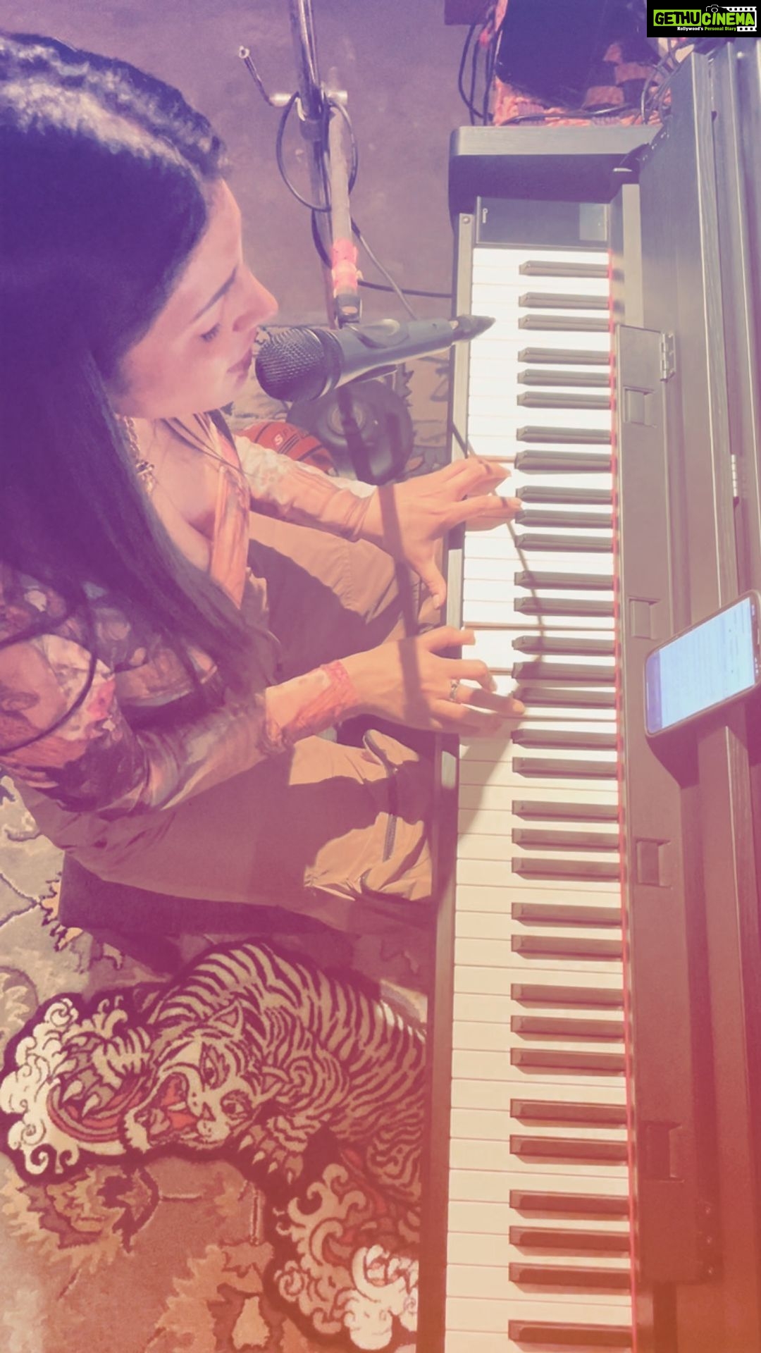 Shruti Haasan Instagram - I used to love this song so much IYKYK