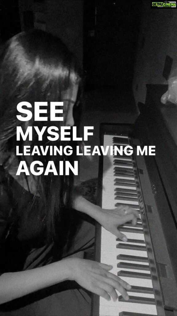 Shruti Haasan Instagram - Re visited this old idea about breaking up with myself 😂 listen there’s very few things in this world as writing in my grey house all alone on my piano 🖤 I am so grateful