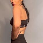 Shruti Haasan Instagram - BTS 🎃 @shrutzhaasan . Makeup @devikajodhani Hair @cristianocpereira Assisted @shreeya.salvi . #shrutihassan #bts #celebritymakeup #makeupbydevikajodhani #celebritymakeupartist #shrutihassanedit
