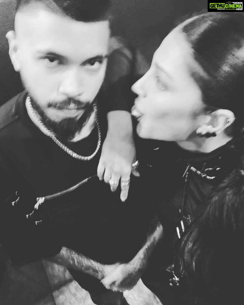 Shruti Haasan Instagram - Presenting my new series of random photo and video dumps 💩