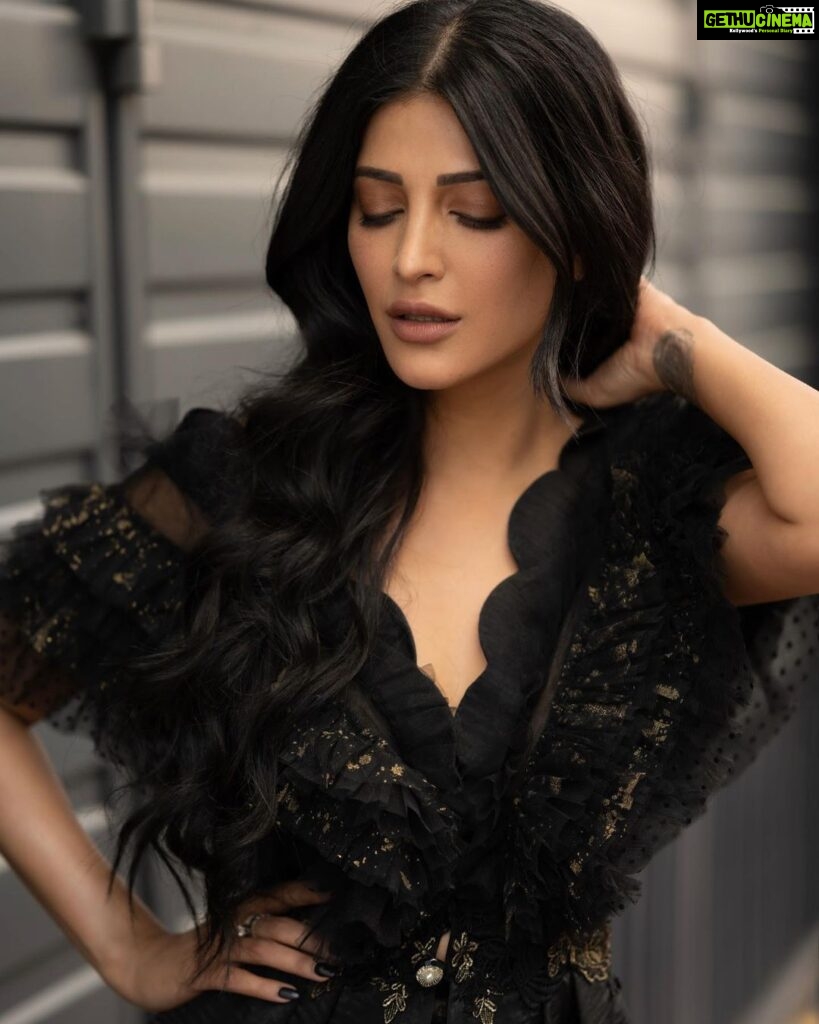 Shruti Haasan Instagram - 🖤 👁️ . . . Styled by @surbhishukla In @supriamunjalatelier Hair @nicola_noviello 📸 @stefdelavega Cannes Film Festival