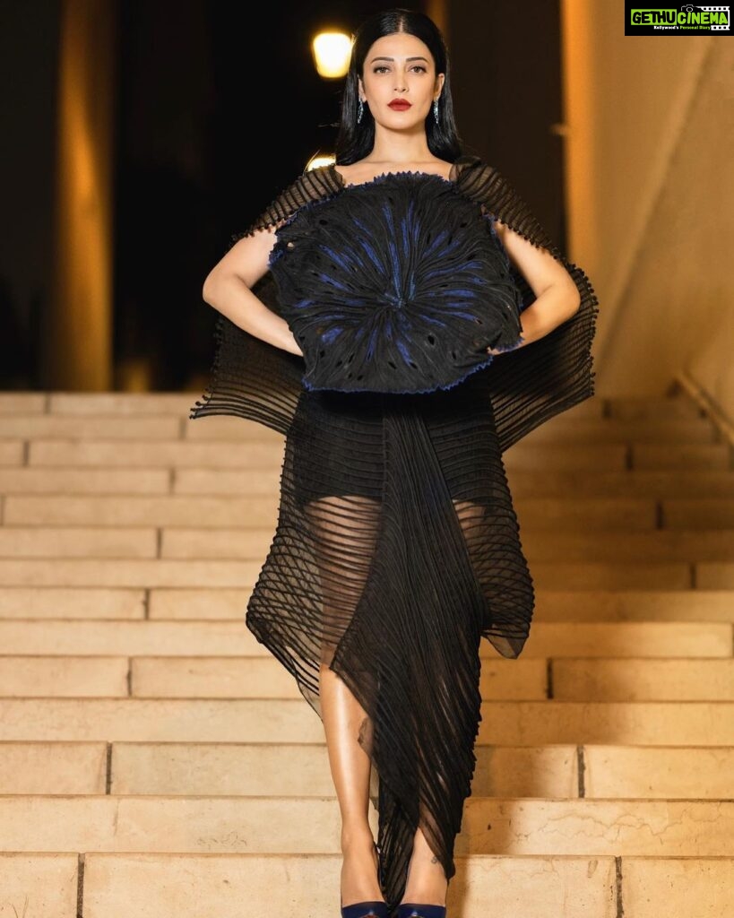 Shruti Haasan Instagram - Goth flower child … so happy to wear such a talented Indian designer @vaishalisstudio in this beautiful sustainable creation 💎🧿🖤 . . . Styled by @surbhishukla Hmu @alisamakeupbar @nicola_noviello 👠 @louboutinworld 💎 @swarovski 📸 @stefdelavega Co ordinated by @gantayyyy