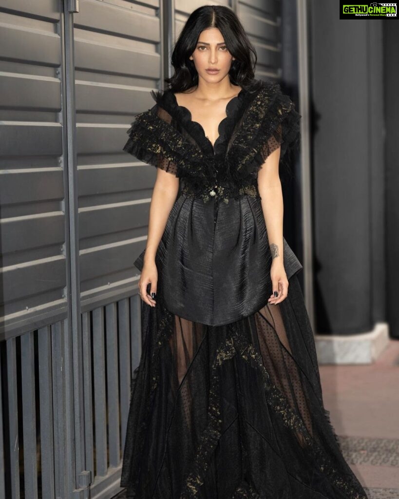 Shruti Haasan Instagram - 🖤 👁️ . . . Styled by @surbhishukla In @supriamunjalatelier Hair @nicola_noviello 📸 @stefdelavega Cannes Film Festival