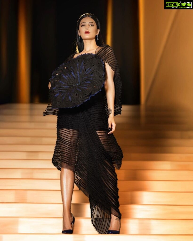 Shruti Haasan Instagram - Goth flower child … so happy to wear such a talented Indian designer @vaishalisstudio in this beautiful sustainable creation 💎🧿🖤 . . . Styled by @surbhishukla Hmu @alisamakeupbar @nicola_noviello 👠 @louboutinworld 💎 @swarovski 📸 @stefdelavega Co ordinated by @gantayyyy