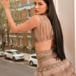 Shruti Haasan Instagram - Make it London but make it desi ⭐️💎 . . . . 👗 @jade_bymk 💎 @swarovski @isharya @radhikaagrawalstudio 👛 @anitadongre 👠 @louboutinworld Styled by @surbhishukla 📸 @adambrazier
