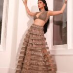 Shruti Haasan Instagram - Make it London but make it desi ⭐️💎 . . . . 👗 @jade_bymk 💎 @swarovski @isharya @radhikaagrawalstudio 👛 @anitadongre 👠 @louboutinworld Styled by @surbhishukla 📸 @adambrazier