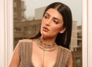 Shruti Haasan Instagram - Make it London but make it desi ⭐️💎 . . . . 👗 @jade_bymk 💎 @swarovski @isharya @radhikaagrawalstudio 👛 @anitadongre 👠 @louboutinworld Styled by @surbhishukla 📸 @adambrazier