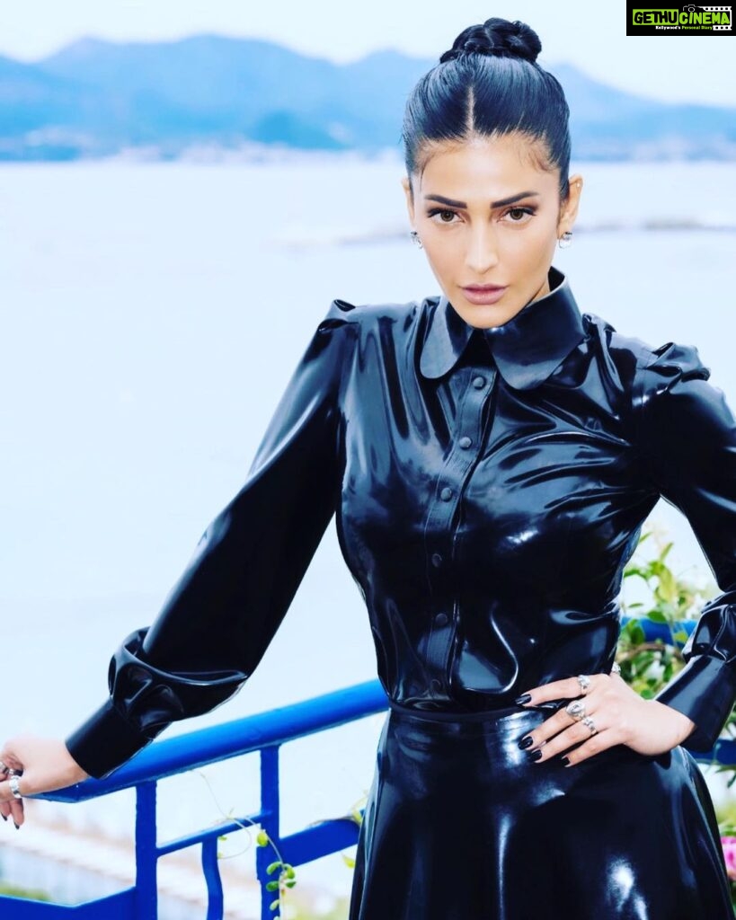 Shruti Haasan Instagram - 🌊 🖤🧿 Cannes Film Festival