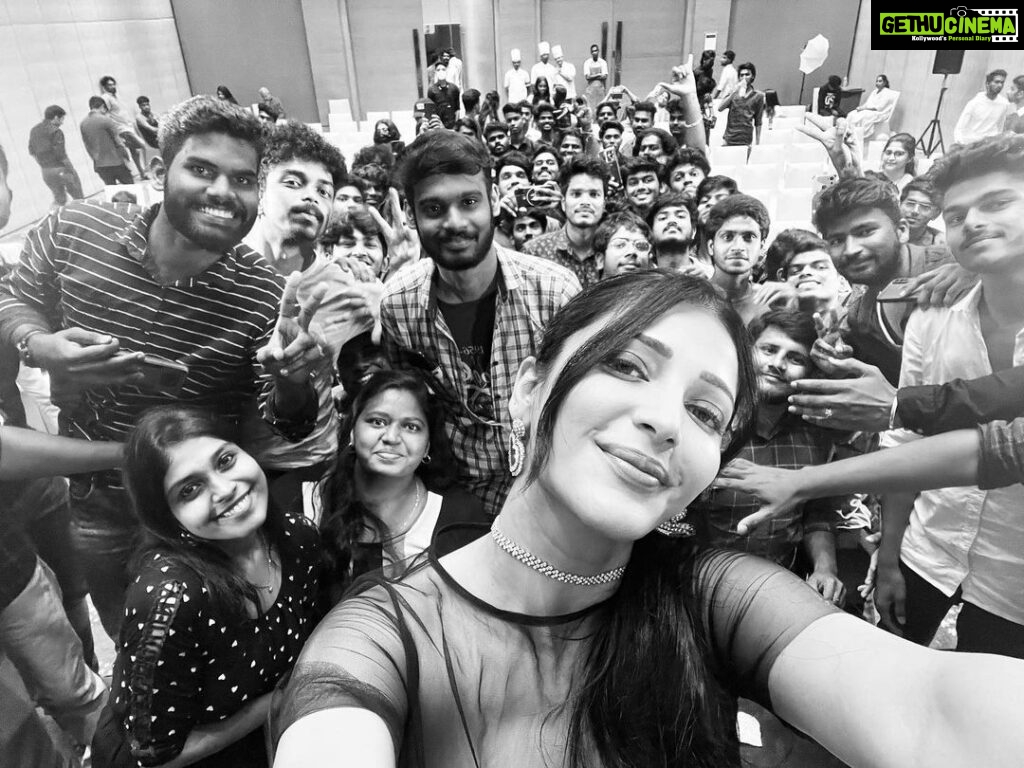 Shruti Haasan Instagram - It was so awesome meeting all of you in Chennai and interacting 🙏🖤 Thankyou for your love - tag yourselves by leaving a memory from today in the comments
