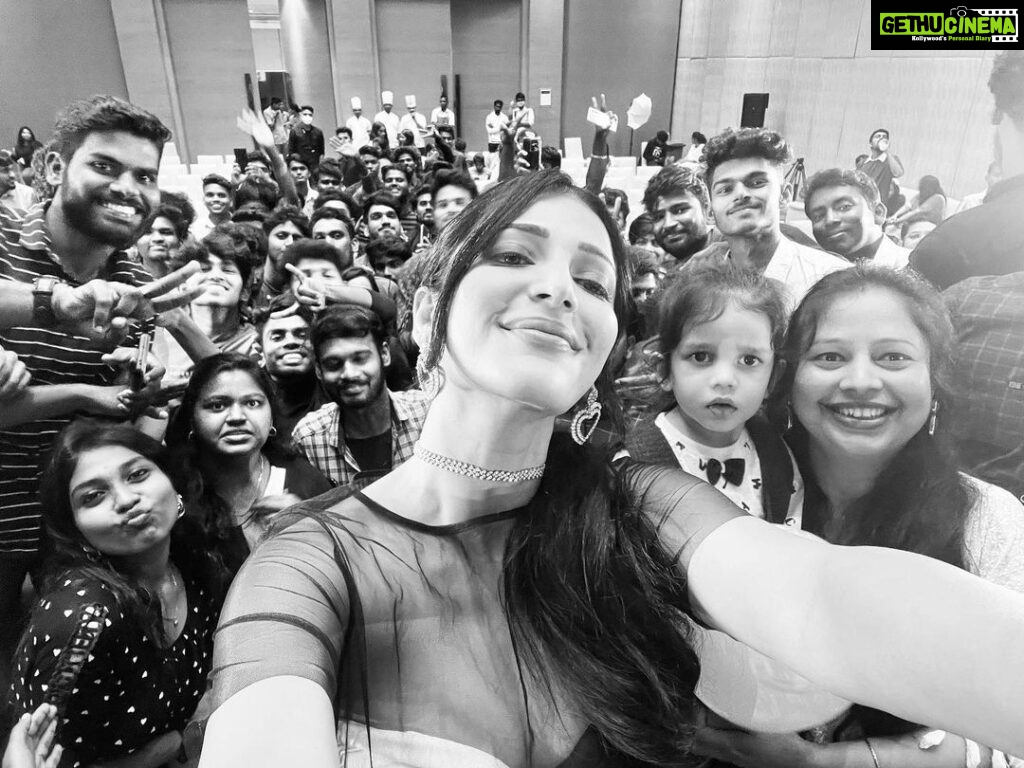Shruti Haasan Instagram - It was so awesome meeting all of you in Chennai and interacting 🙏🖤 Thankyou for your love - tag yourselves by leaving a memory from today in the comments