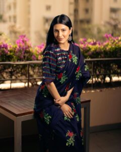 Shruti Haasan Instagram - That Chennai girl ❤️ 
.
.
.
.

Saree @labelearthen

Earrings @amrapalijewels

Stylist @neeraja.kona

Asst stylist @manogna_gollapudi 

HMU @prakatwork 

📸 @parvathamsuhasphotography