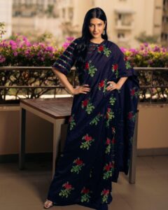 Shruti Haasan Instagram - That Chennai girl ❤️ 
.
.
.
.

Saree @labelearthen

Earrings @amrapalijewels

Stylist @neeraja.kona

Asst stylist @manogna_gollapudi 

HMU @prakatwork 

📸 @parvathamsuhasphotography