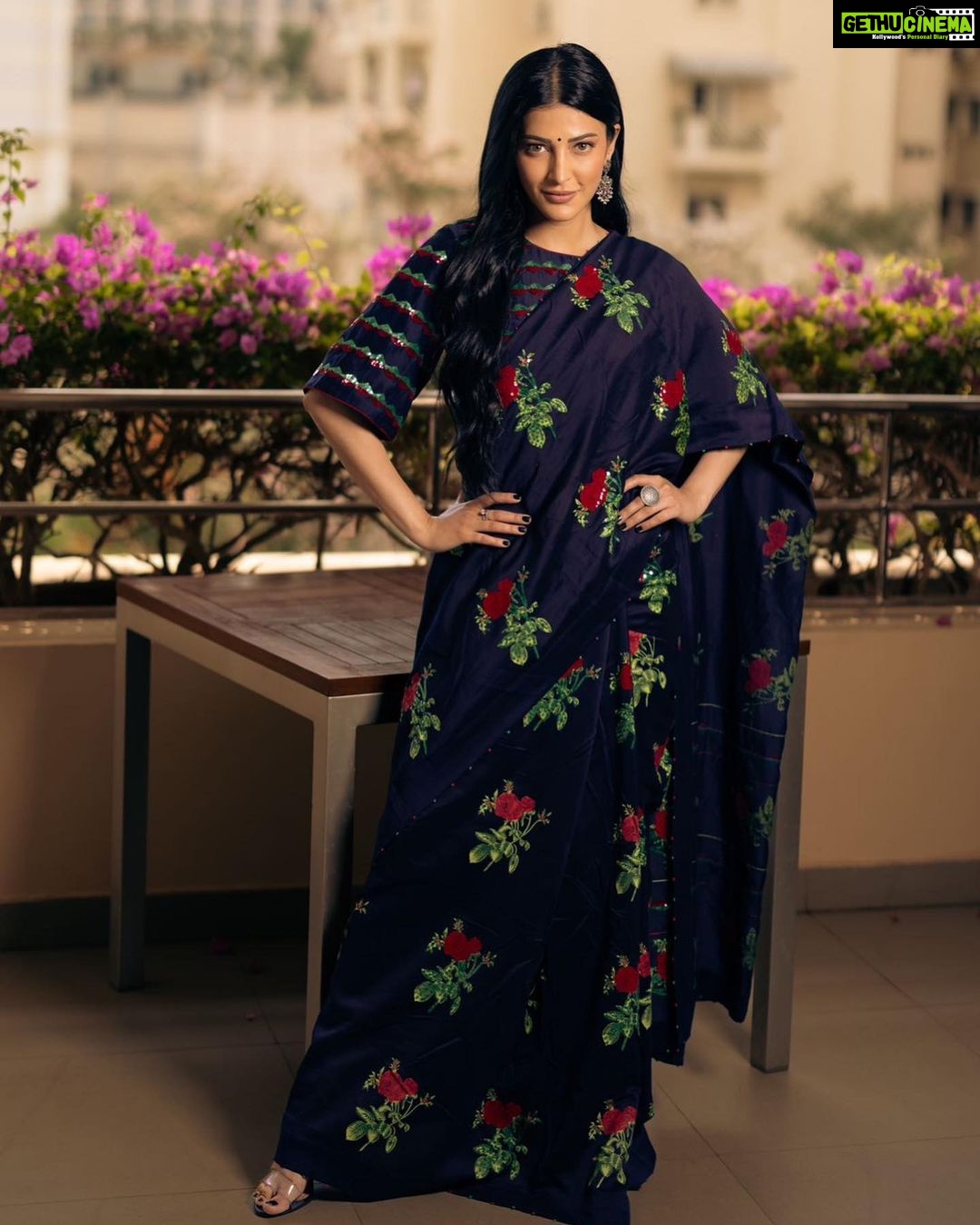 Shruti Haasan - 538.3K Likes - That Chennai girl ā¤ļø
.
.
.
.
Saree @labelearthen
Earrings @amrapalijewels
Stylist @neeraja.kona
Asst stylist @manogna_gollapudi
HMU @prakatwork
šø @parvathamsuhasphotography