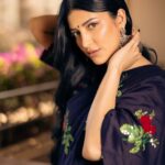 Shruti Haasan Instagram – That Chennai girl ❤️
.
.
.
.
Saree @labelearthen
Earrings @amrapalijewels
Stylist @neeraja.kona
Asst stylist @manogna_gollapudi
HMU @prakatwork
📸 @parvathamsuhasphotography Chennai, India