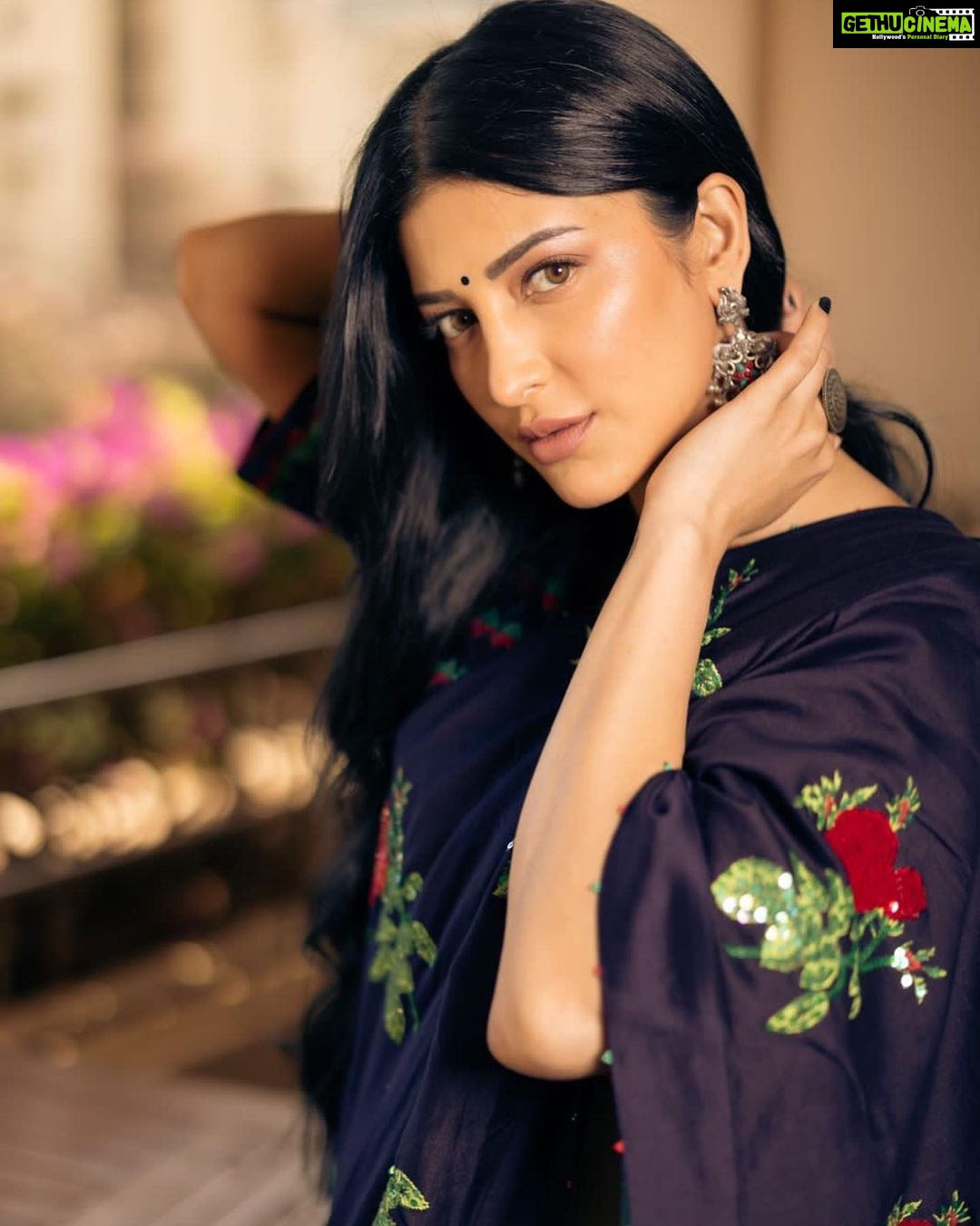 Shruti Haasan - 538.3K Likes - That Chennai girl ā¤ļø
.
.
.
.
Saree @labelearthen
Earrings @amrapalijewels
Stylist @neeraja.kona
Asst stylist @manogna_gollapudi
HMU @prakatwork
šø @parvathamsuhasphotography